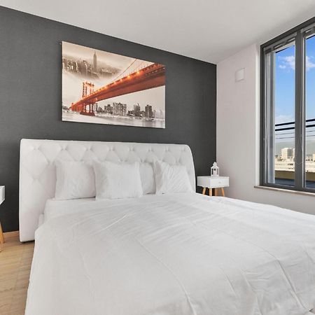 Sky Apartman In Bratislava - With 2 Parking Places Ngoại thất bức ảnh