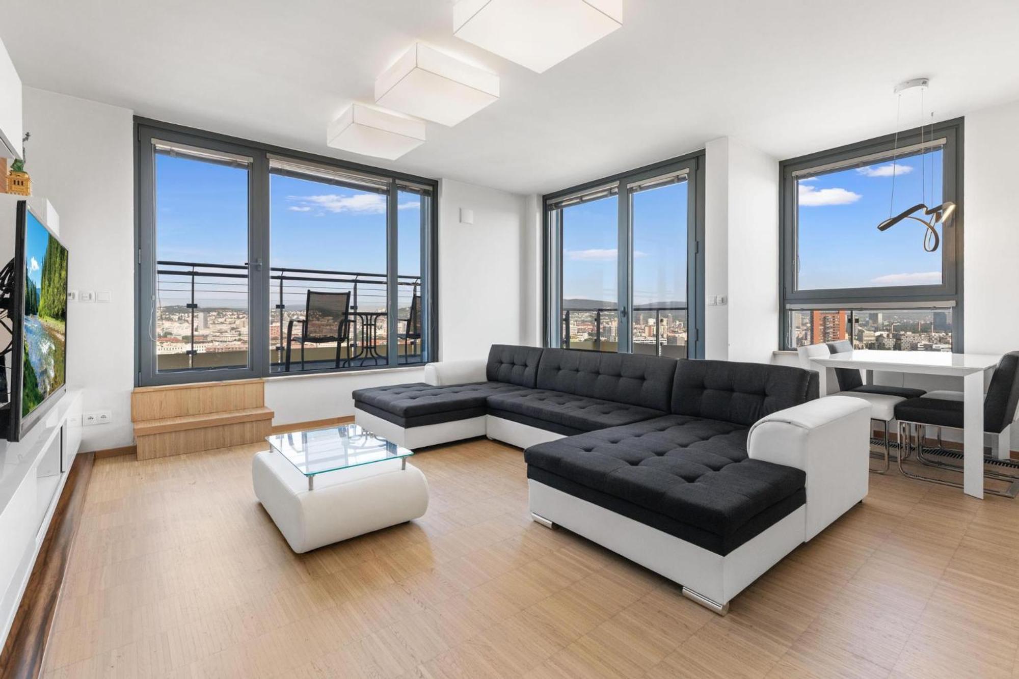 Sky Apartman In Bratislava - With 2 Parking Places Ngoại thất bức ảnh