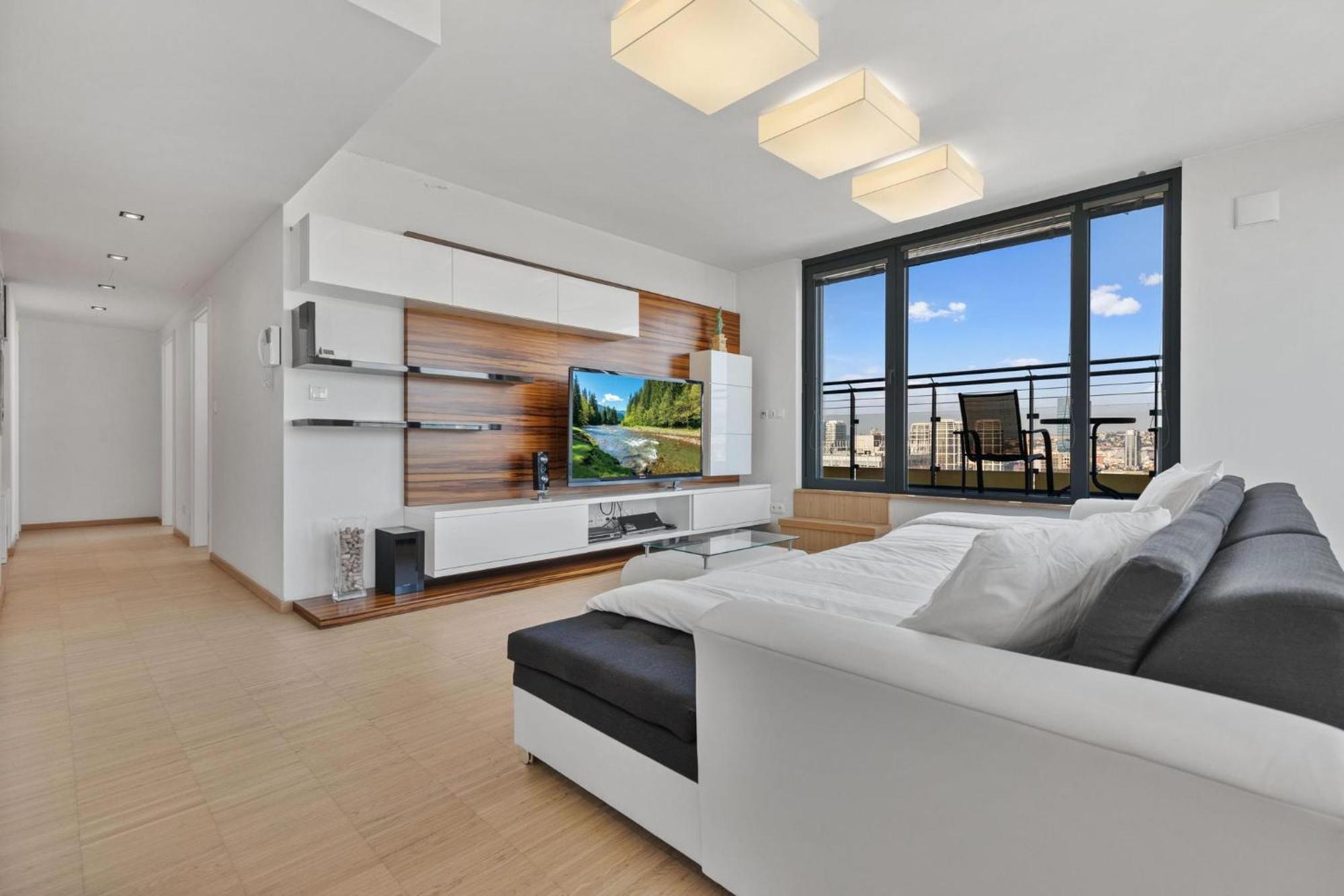 Sky Apartman In Bratislava - With 2 Parking Places Ngoại thất bức ảnh