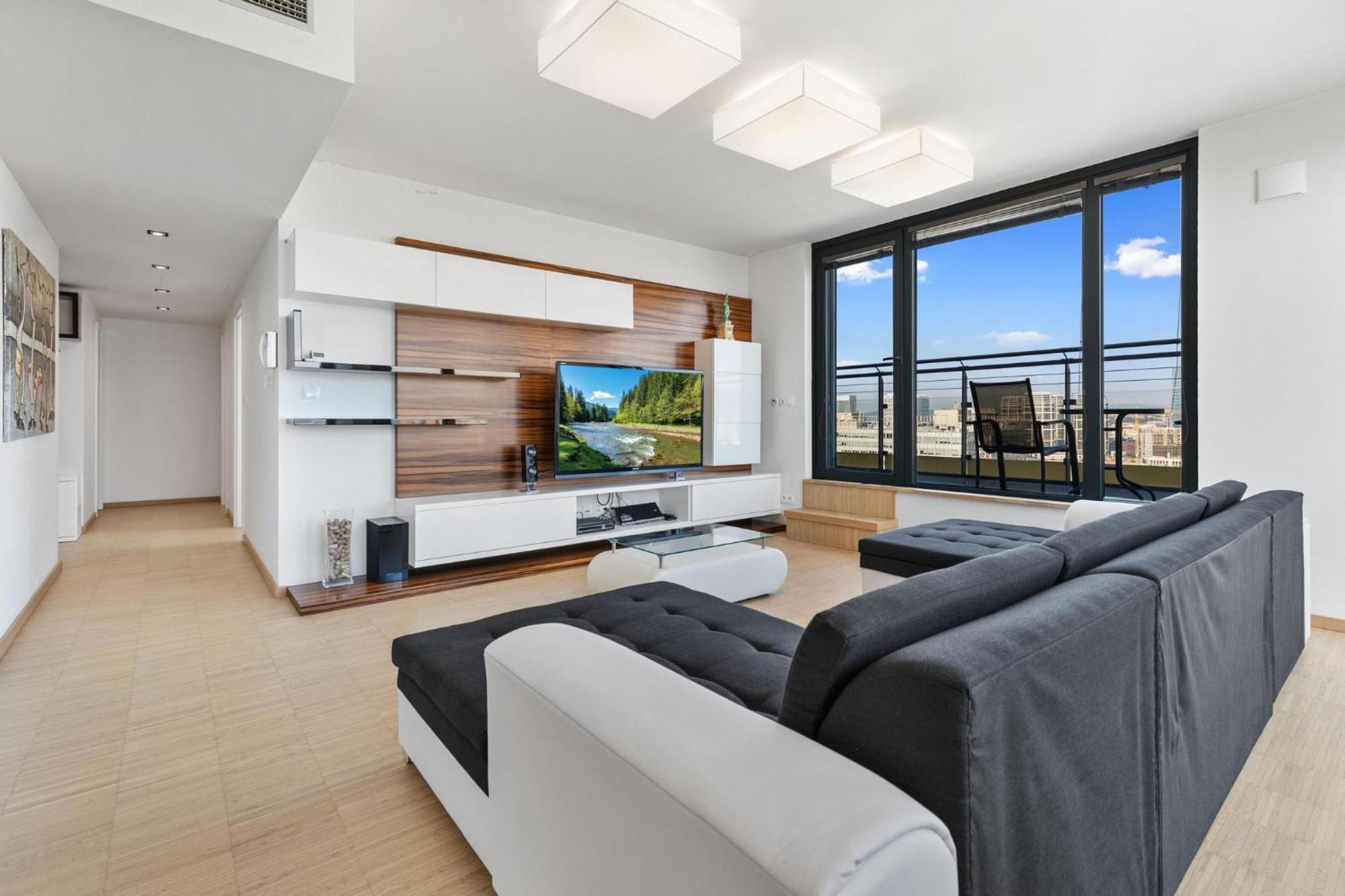 Sky Apartman In Bratislava - With 2 Parking Places Ngoại thất bức ảnh