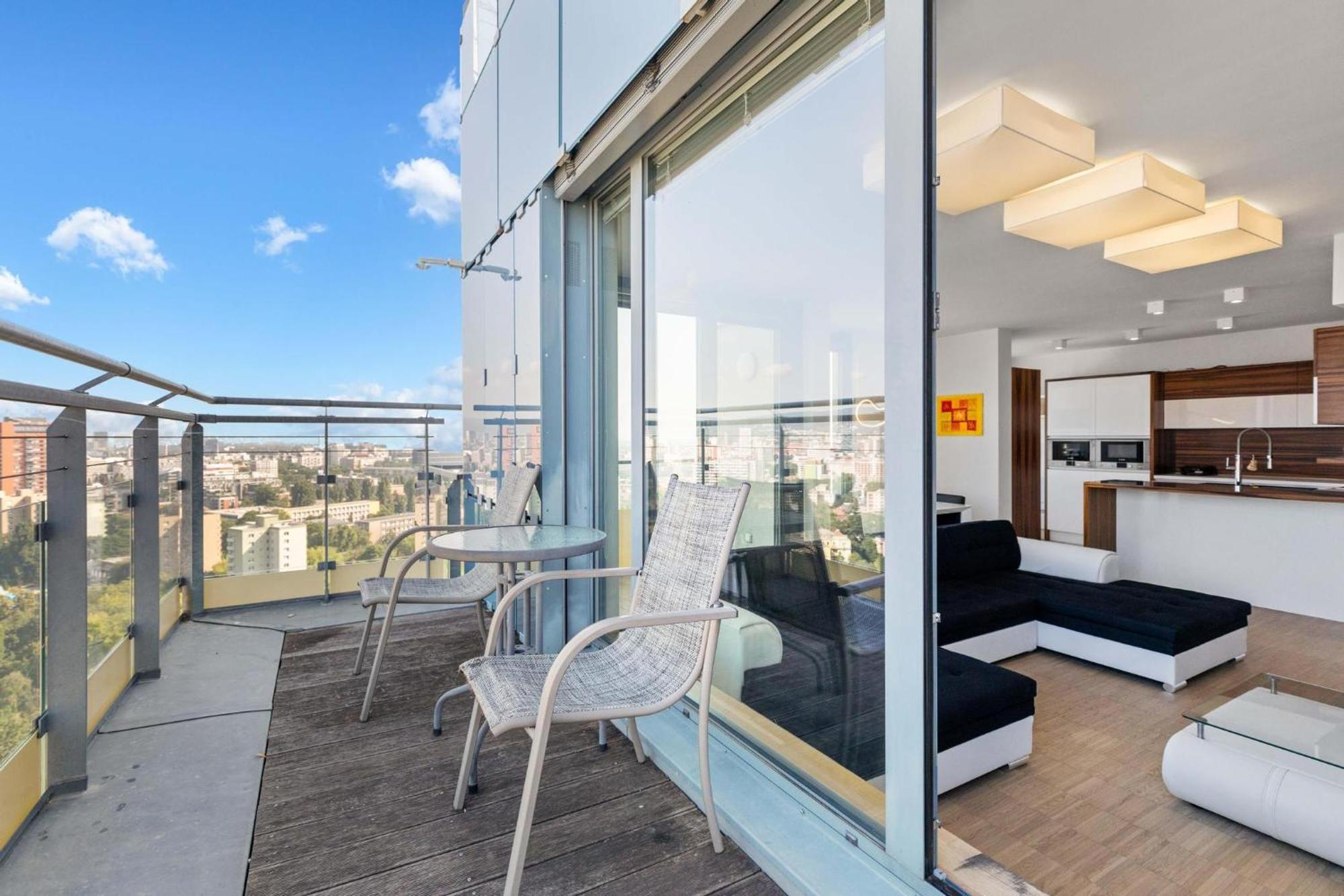 Sky Apartman In Bratislava - With 2 Parking Places Ngoại thất bức ảnh